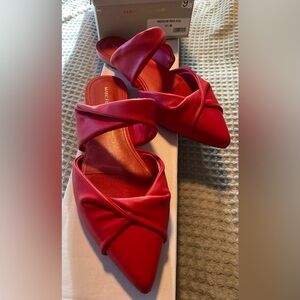 Pre loved Marc Fisher Medium Red 610  size 9 1/2 mules slides flats